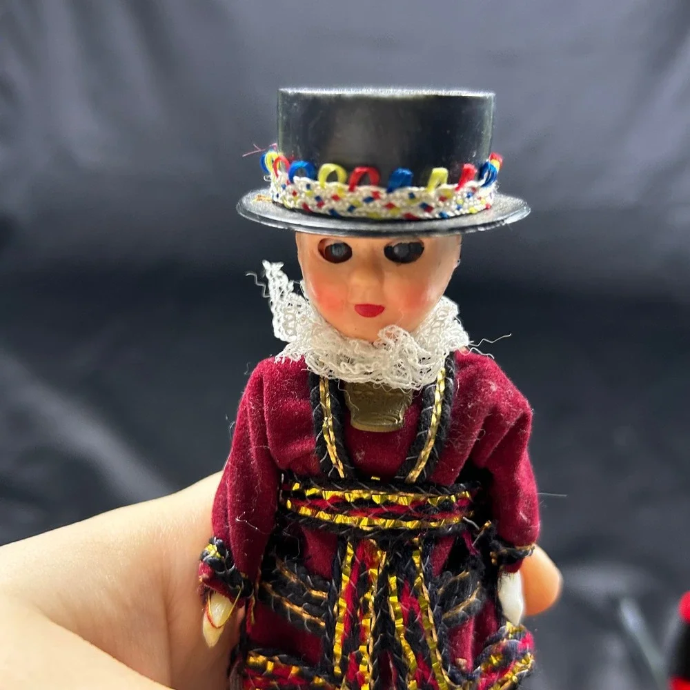 Vintage Beefeater Yeoman Warder Souvenir Doll Red Velvet Gold Trim Sleep Eyes
